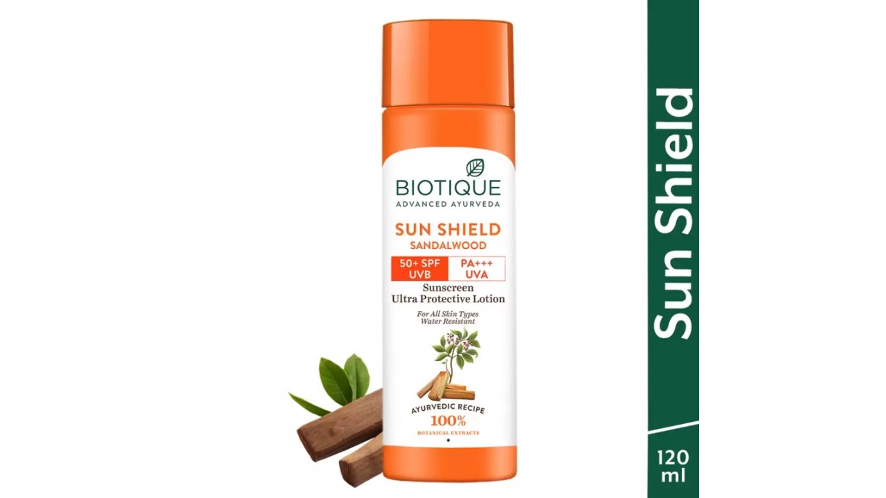 Biotique Sunscreen SPF 50+ PA+++ Sandalwood Lotion