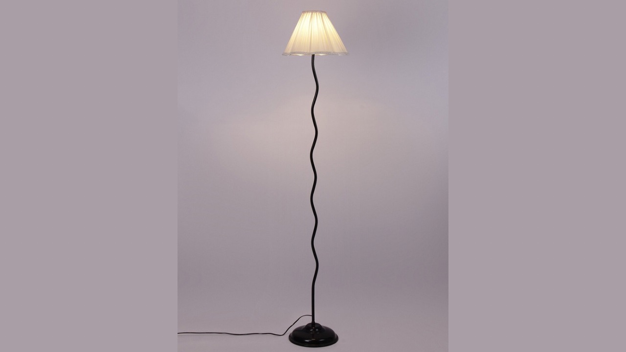 Devansh Off-White & Black Solid Zigzag Iron Novelty Lamp