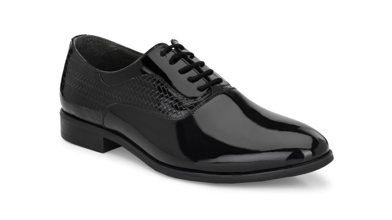 House of Pataudi Men Textured Formal Oxfords