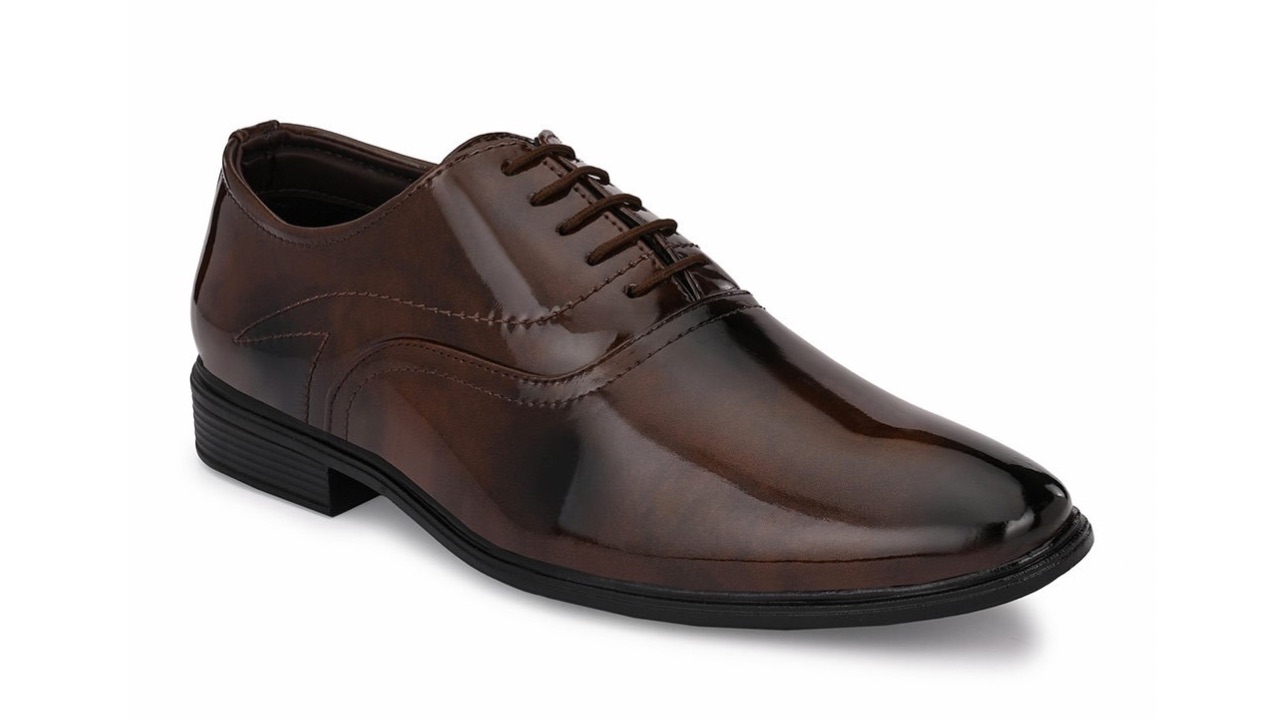 INVICTUS Men Tan Brown Solid Formal Oxfords