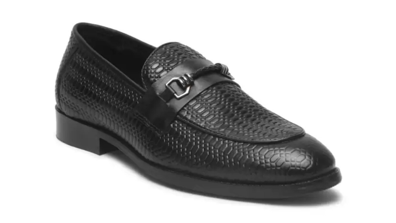 Teakwood Leathers Men Textured Leather loafers