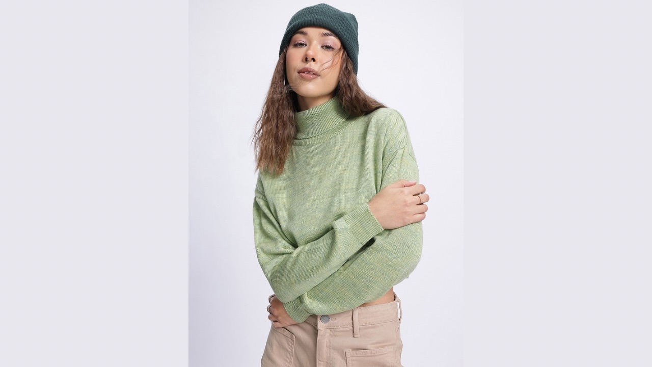 glitchez Fall Finesse Turtleneck Crop Pullover