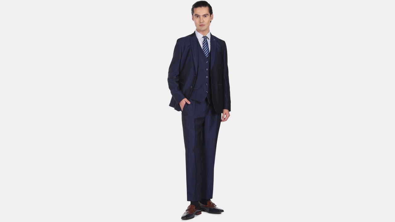 Arrow Men Solid Regular-Fit Single-Breasted Three-Piece Formal Suit