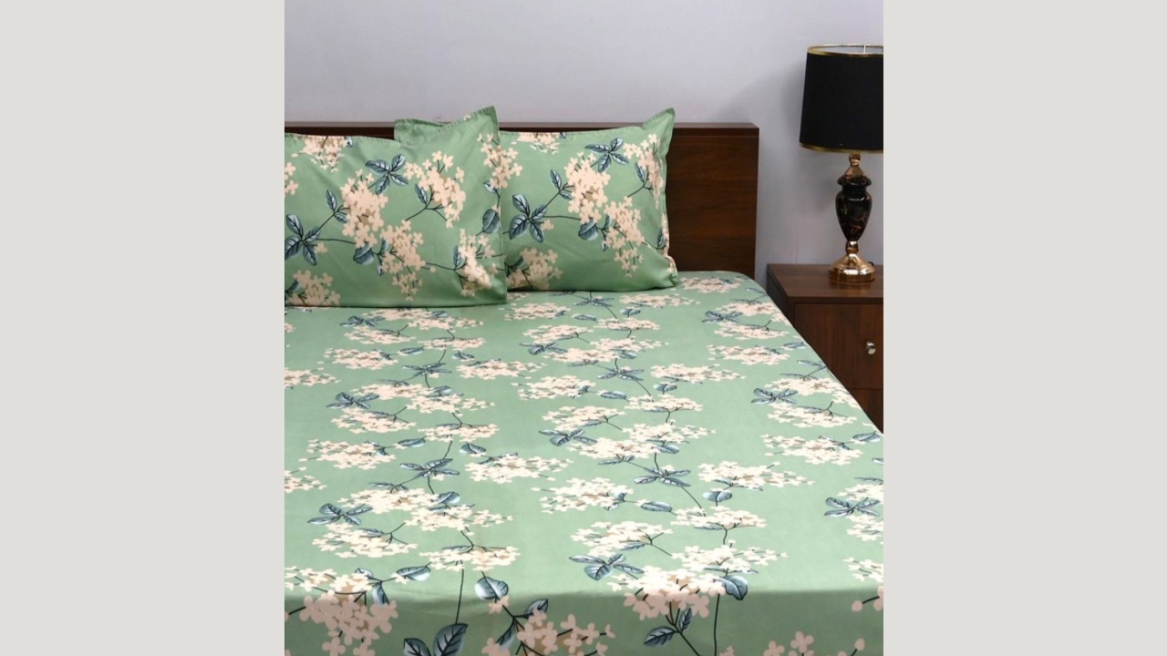 BOMBAY DYEING Vista Sea Green & Yellow Floral 144 TC Queen Bedsheet With 2 Pillow Covers