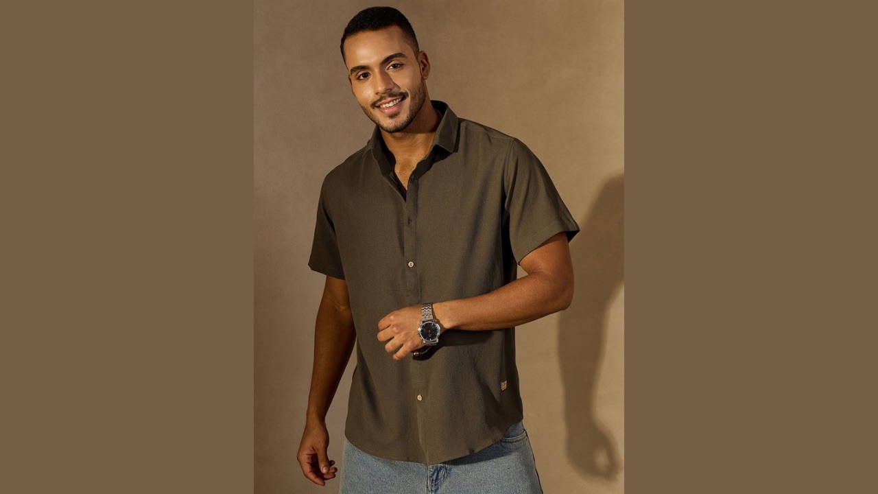 DENNISON Men Self Design Oversized Spread Collar Short Slevees Casual Shirt