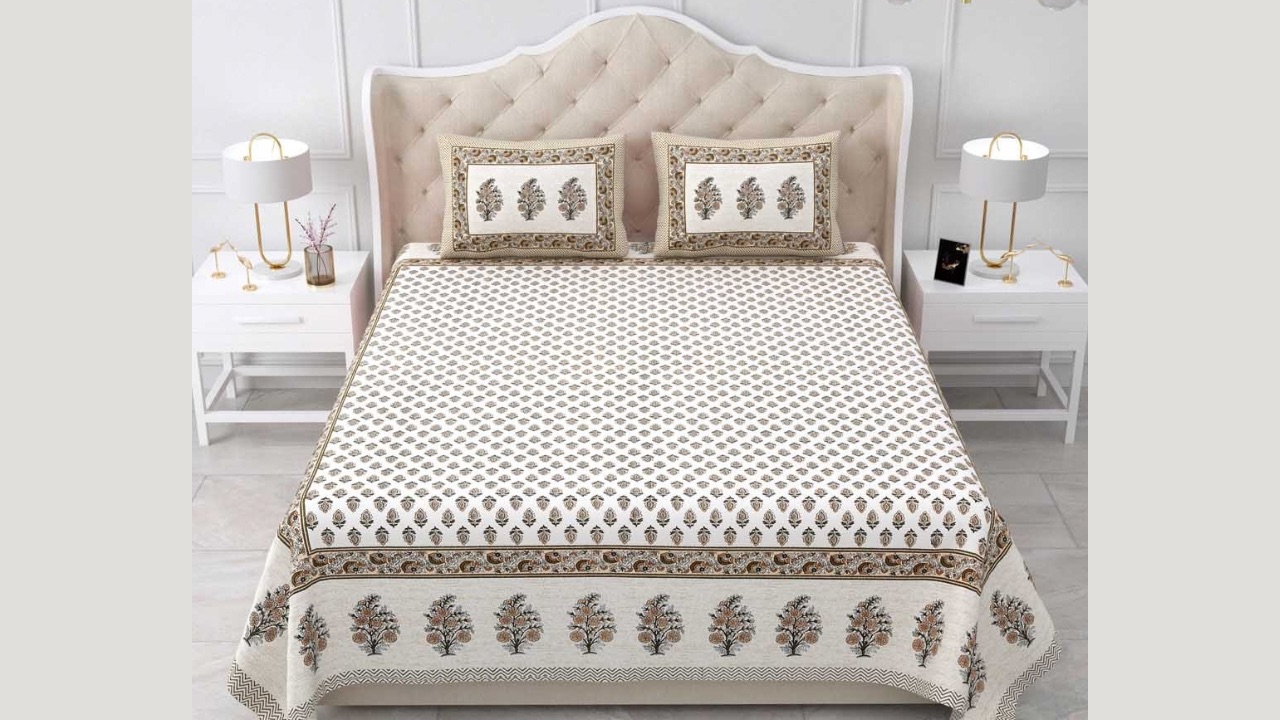 DOLLIFI White Green Floral Cotton 260 TC King Bedsheet with 2 Pillow Covers