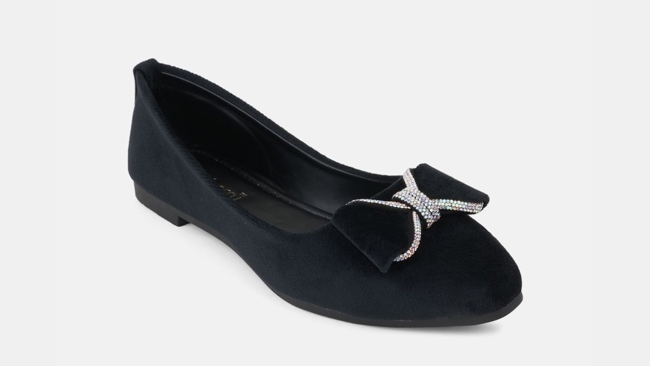 DressBerry WomenSolid Flat Pointed Toe Ballerinas