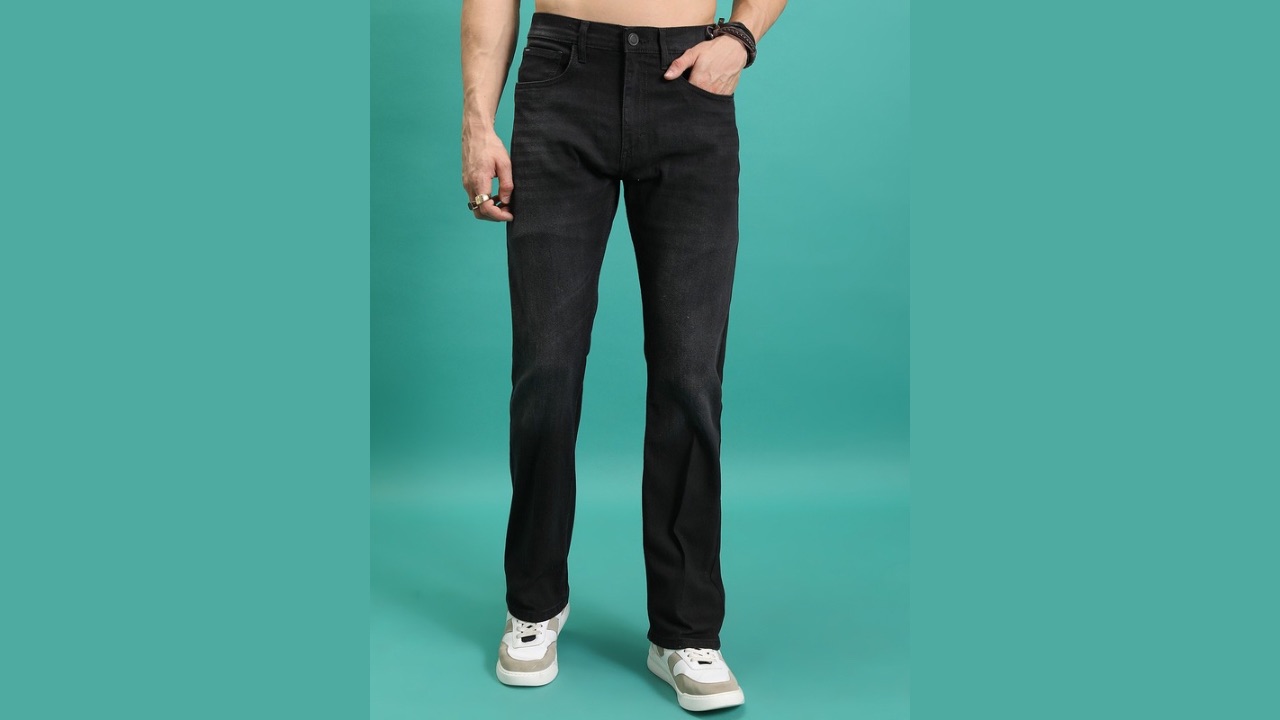 HIGHLANDER Men Black Bootcut Mid-Rise Light Fade Clean Look Stretchable Jeans