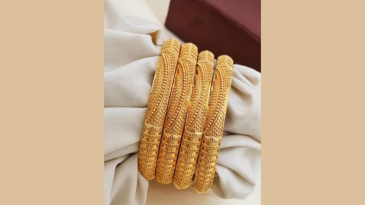 Kriva Trading Alloy Gold-Plated Bangle