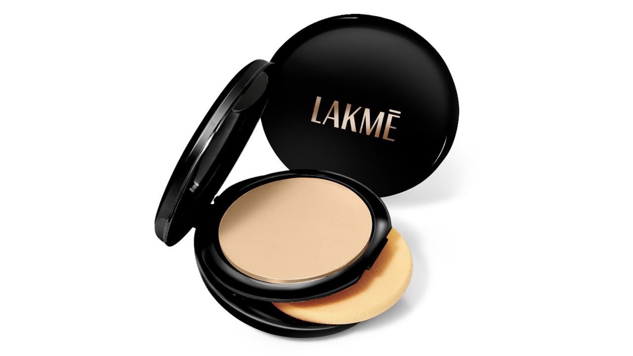 Lakmé Xtraordin-airy Compact - 2 in 1 Compact + Foundation (Ivory Fair 01, 9g)