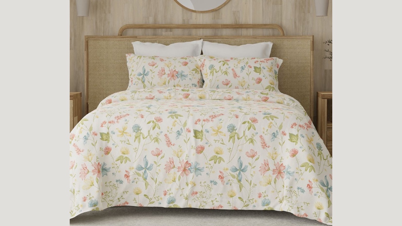 Layers Zen Cream-Coloured & Green Floral 220 TC Double Queen Bedsheet Set