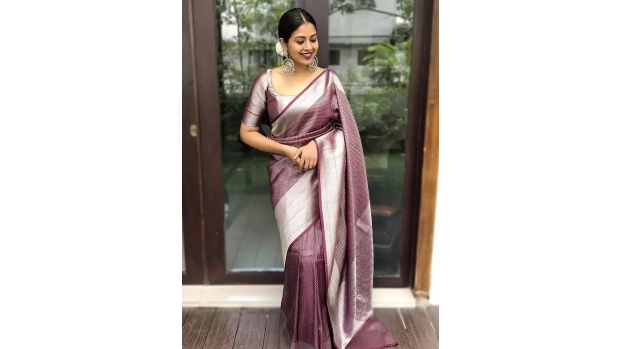 Looknchoice Woven Banarasi Silk Blend Saree