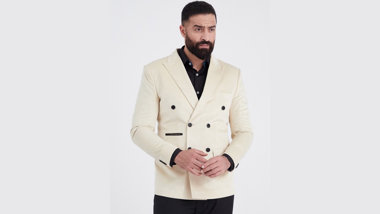 MR BUTTON Men Beige Solid Slim-Fit Double Breasted Velvet Blazers