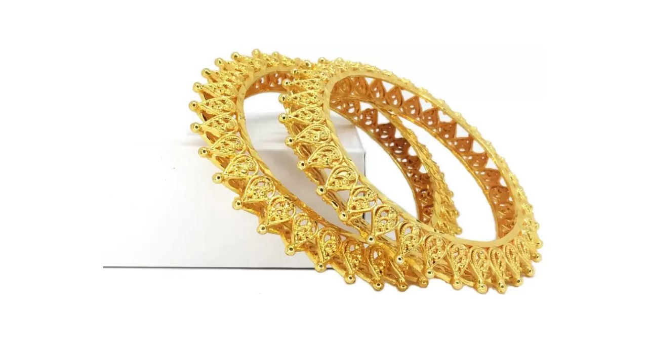 Tanvi J Copper Gold-Plated Bangle