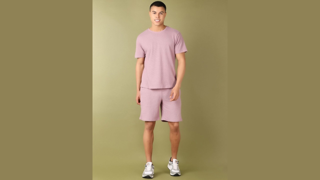 V-Mart Self Design Round Neck Pure Cotton T-shirt & Shorts