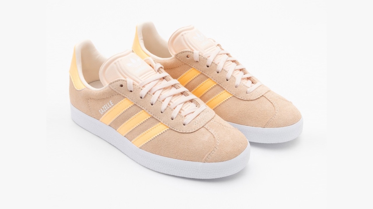 ADIDAS Originals Women GAZELLE Suede Contrast Sole Sneakers