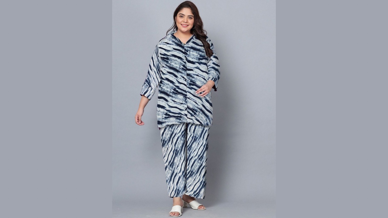 Indietoga Women Plus Size Printed Longline Shirt & Trousers