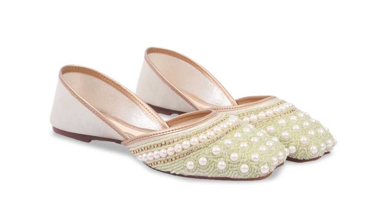 JM Looks Women Ethnic Embellished Mojaris