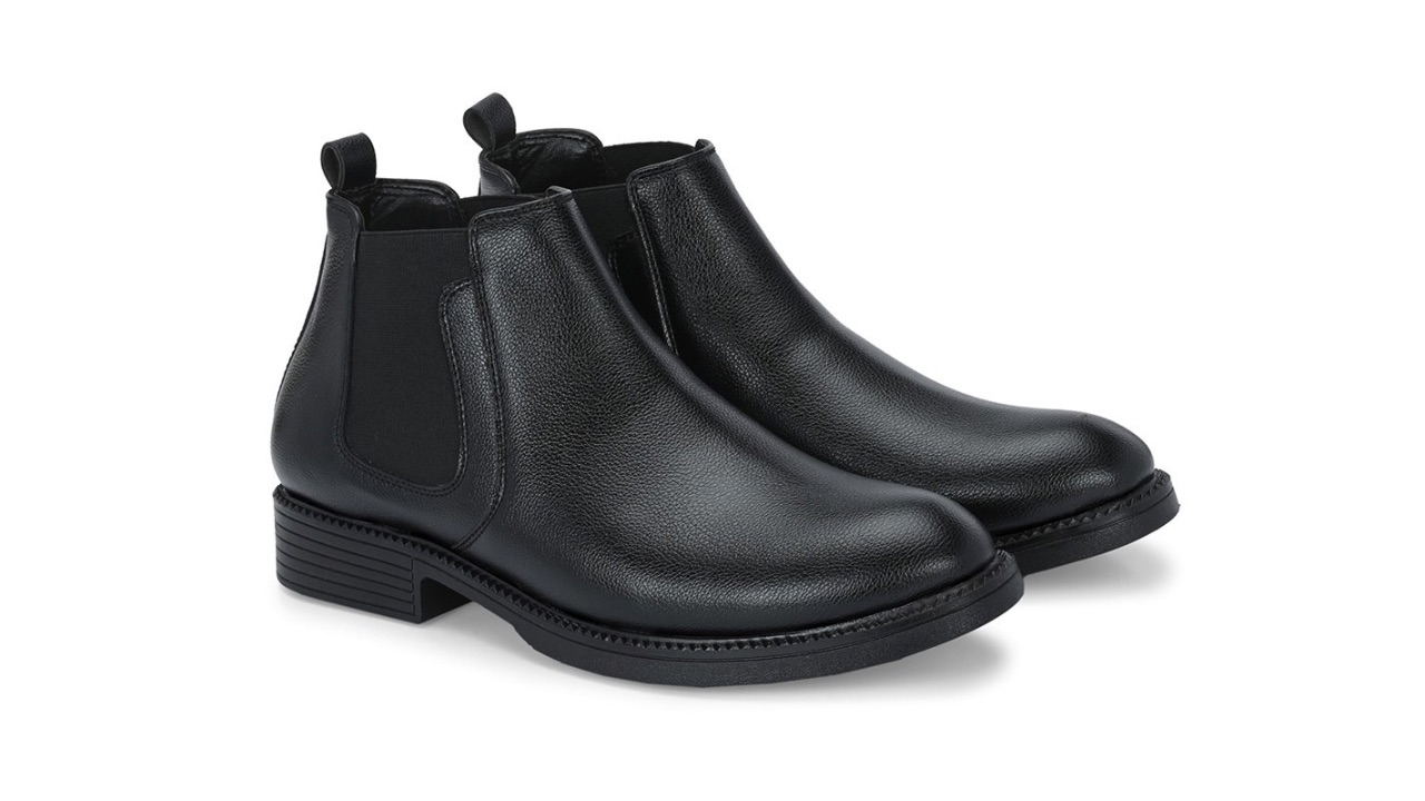 Roadster The Lifestyle Co. Men Black Mid Top Chelsea Boots
