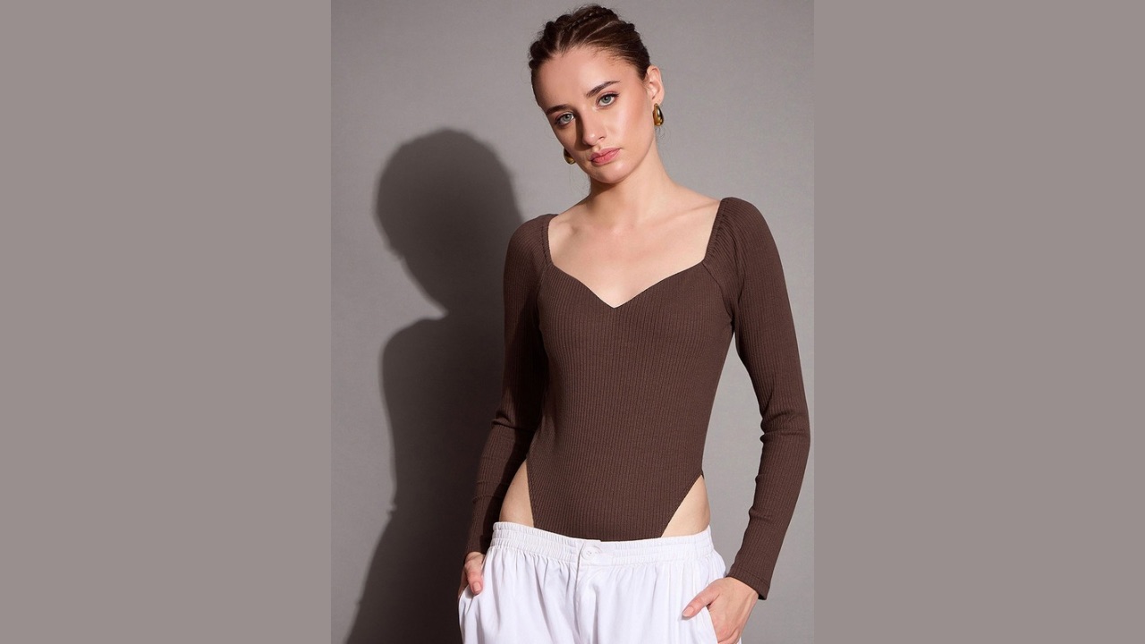 SASSAFRAS BASICS Ribbed Sweetheart Neck Bodysuit