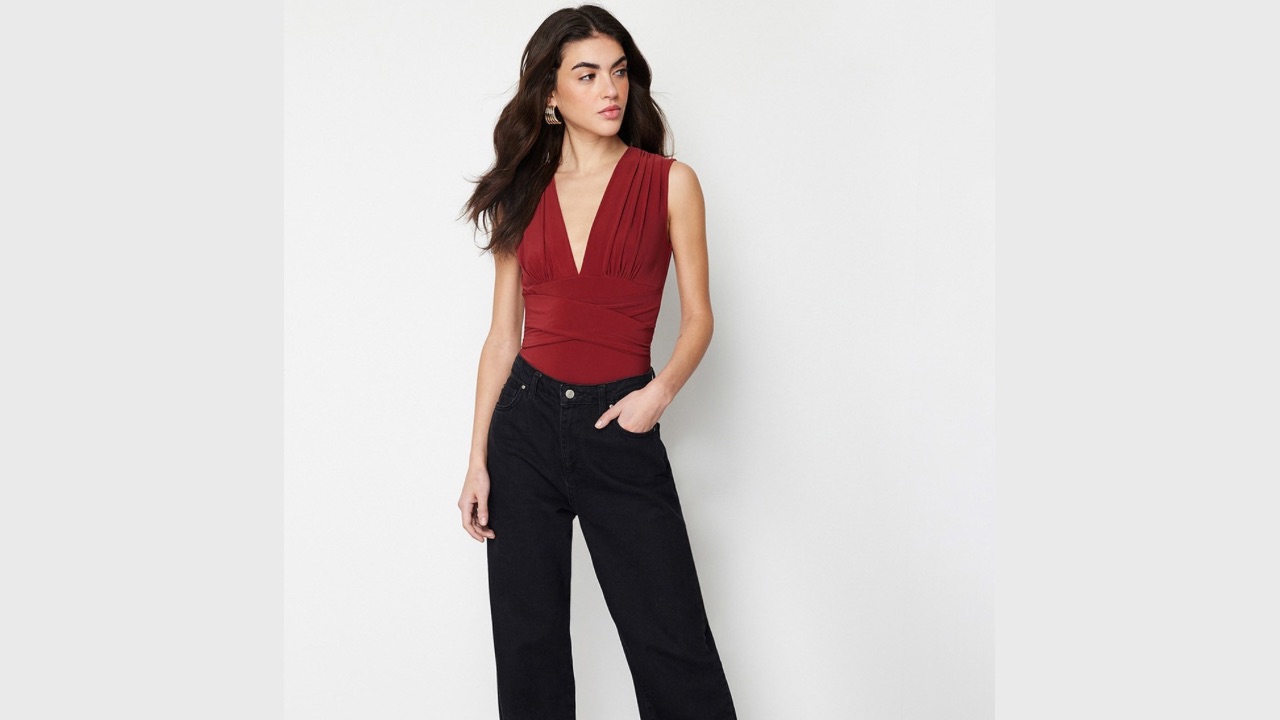 Trendyol V-Neck Sleeveless Bodysuit