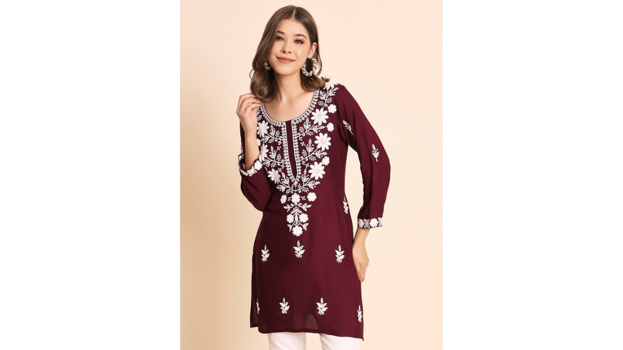 VAIRAGEE Floral Embroidered Kurtis