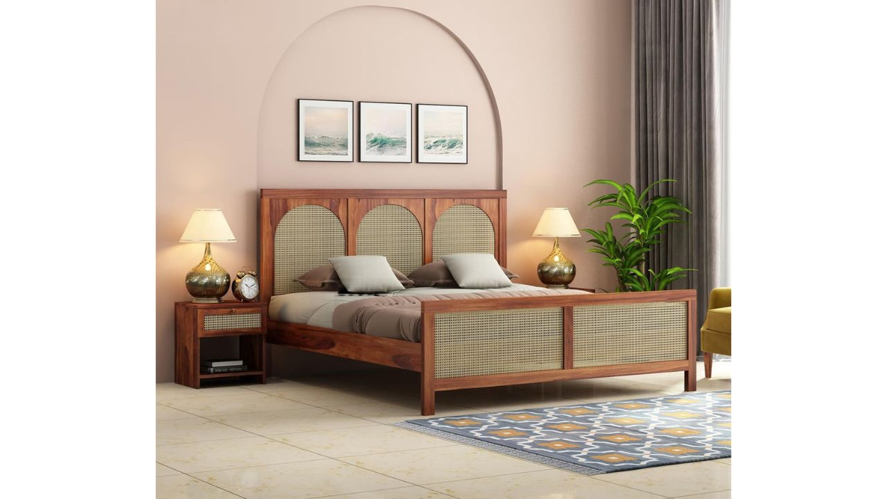 Navya Handicraft Wooden Queen Size Bed