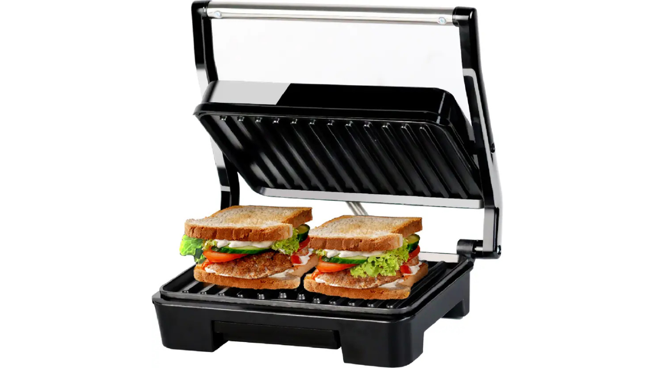 iBELL SM1515 black sandwich maker with grill plates and floating hinge design.