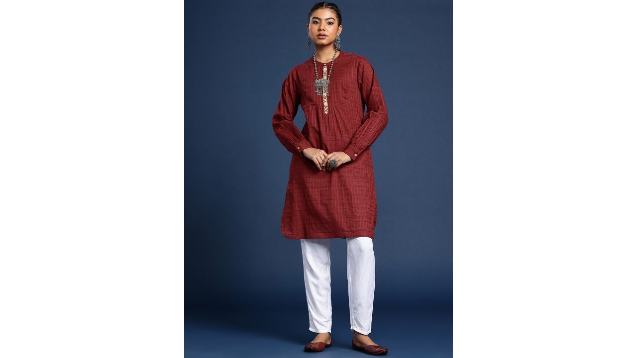 Taavi Solid Woven Checks Yoke Design Pure Cotton Kurta