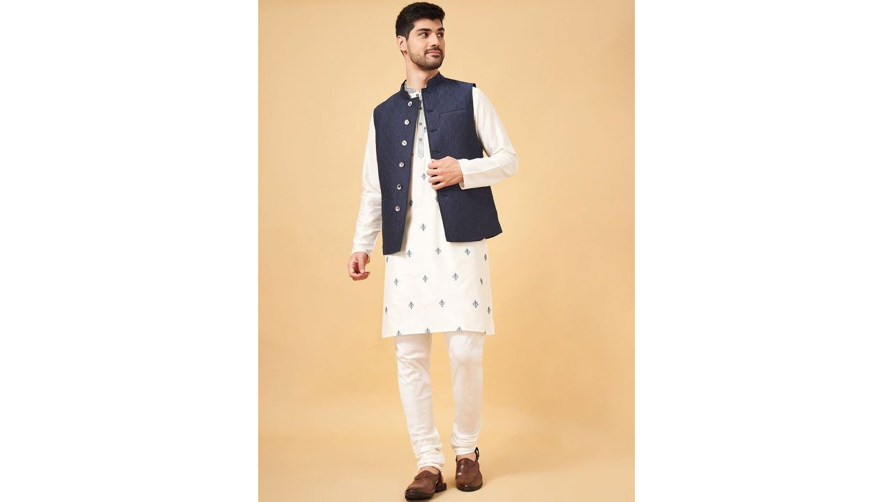 Indus Route by Pantaloons Mandarin Collar Geometric Waistcoat