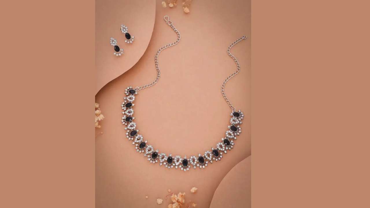 Anouk’s sleek geometric jewellery set for a modern look