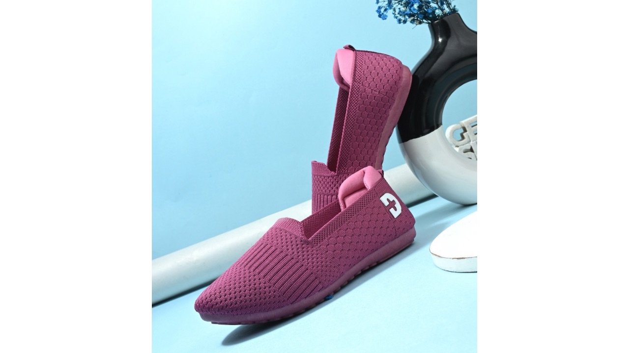 DOCTOR HEALTH SUPER SOFT Women Textured High-Top Slip-On Sneakers