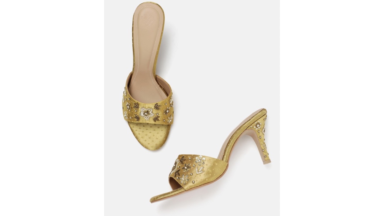House of Pataudi Embellished Handcrafted Slim Heels