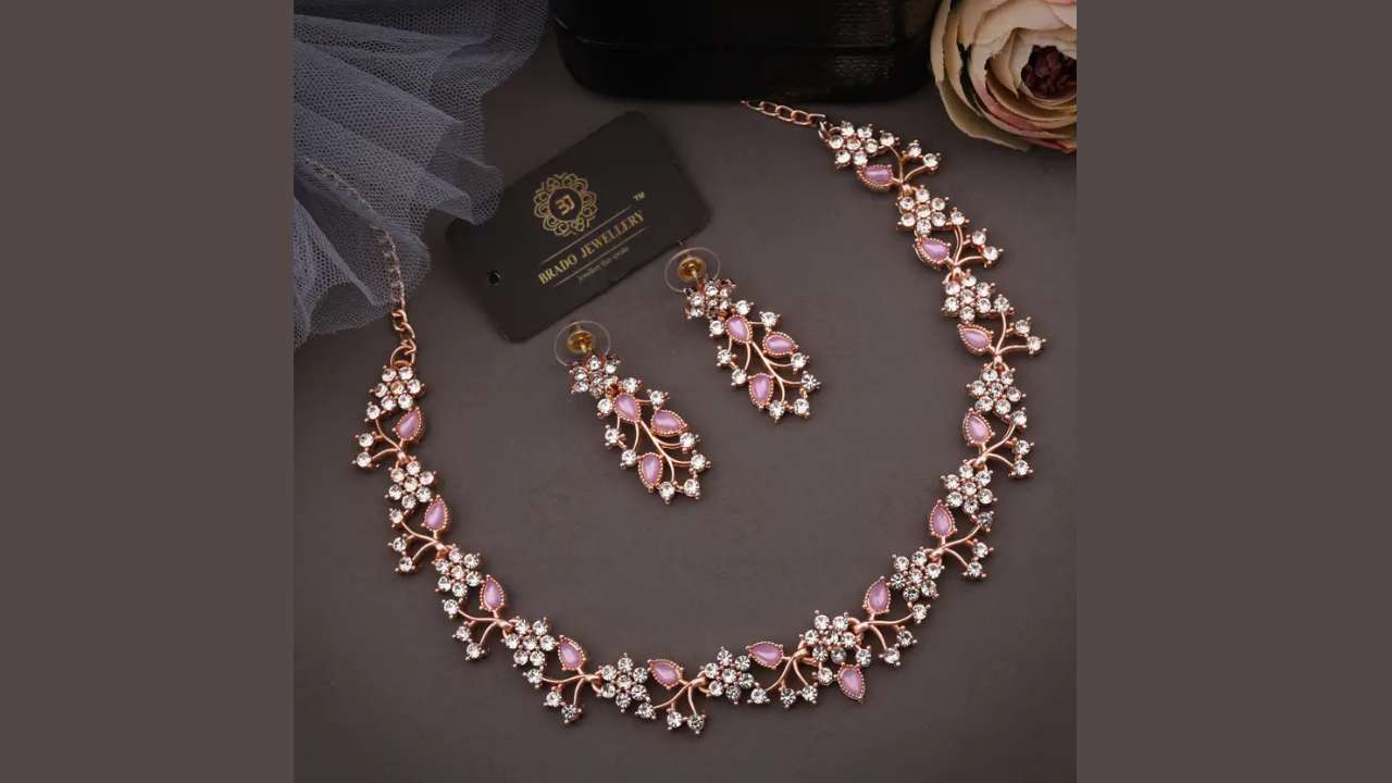 Glamorous pink crystal jewellery set for statement occasions