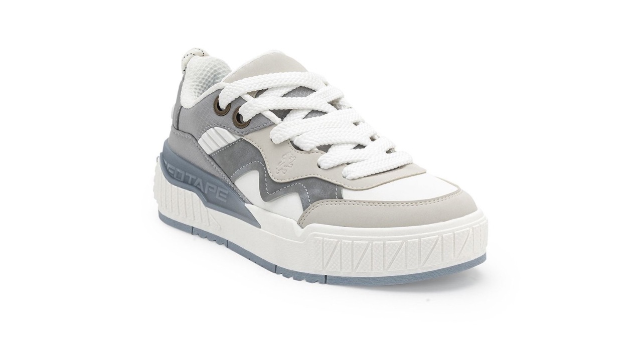 Red Tape Men Solid Sneakers