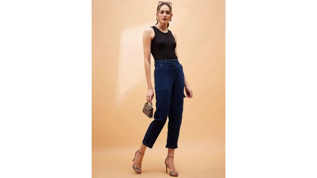 SASSAFRAS BASICS Carrot Mom Fit Low Distress Cotton Jeans