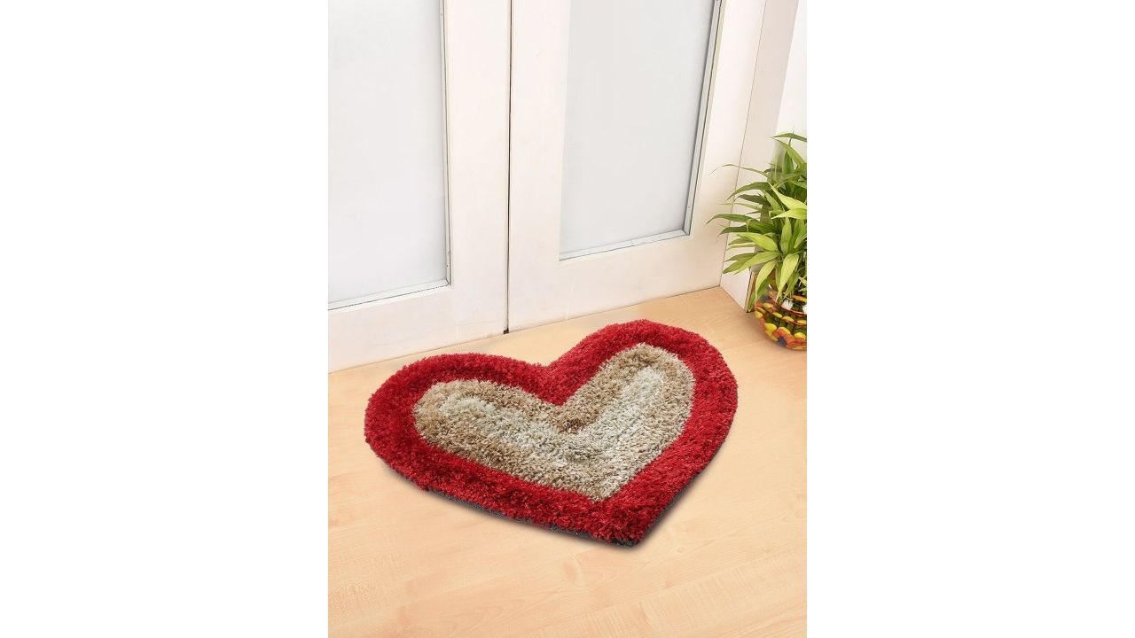 FABINALIV Red & Beige Heart-Shaped Doormat