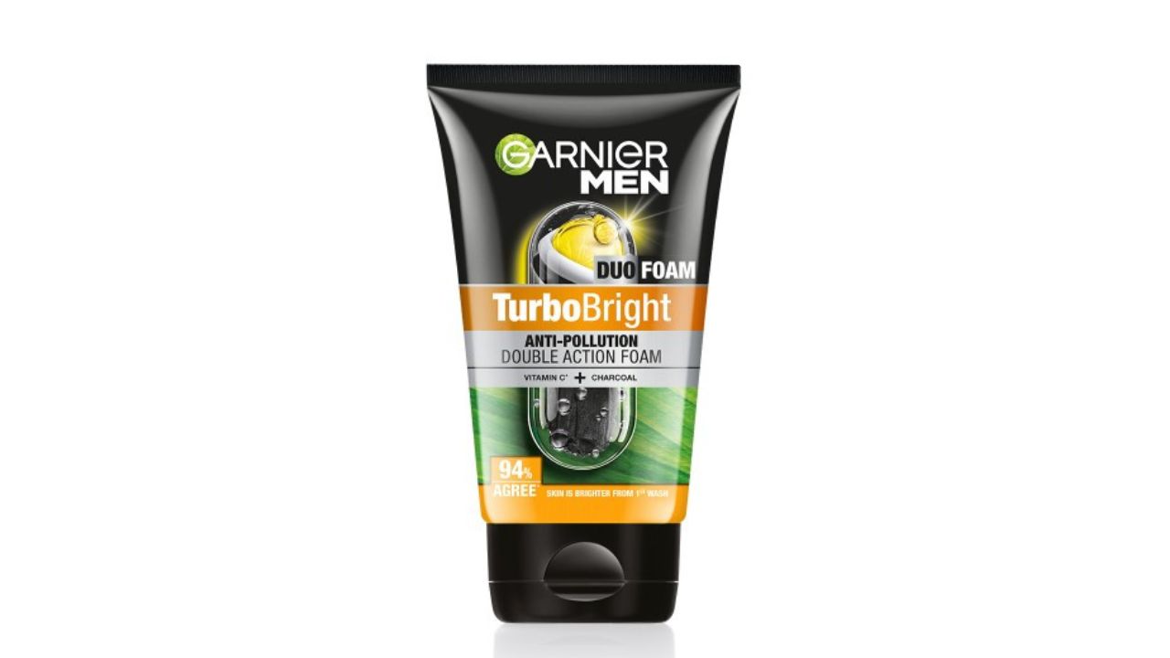 Garnier Men Turbo Bright Double Action Face Wash with Charcoal and Vitamin C - 150g