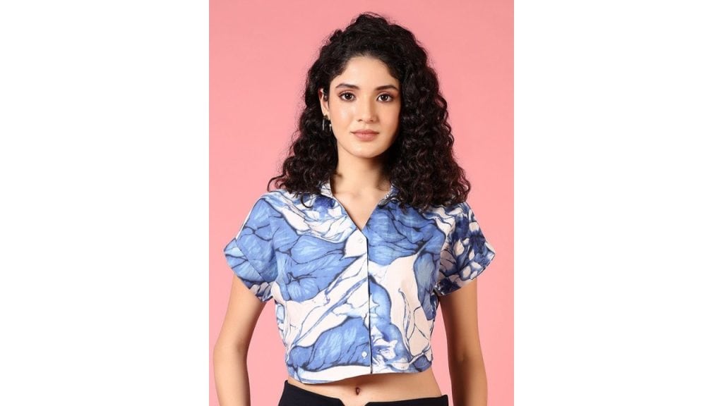 LIMEROAD Women Printed Spread Collar Relaxed Fit Crop Cotton Casual Shirt