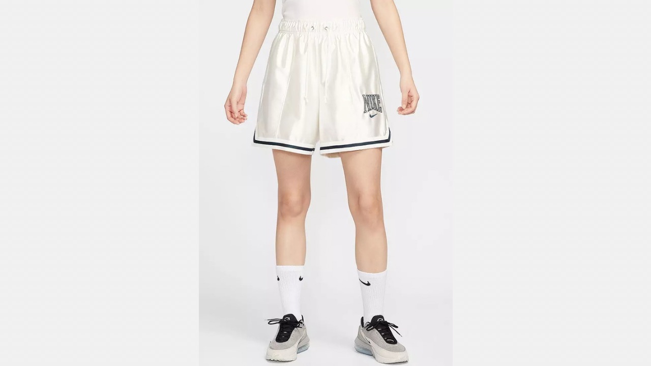 Nike Sportswear Loose Mid-Rise Graphic Shorts