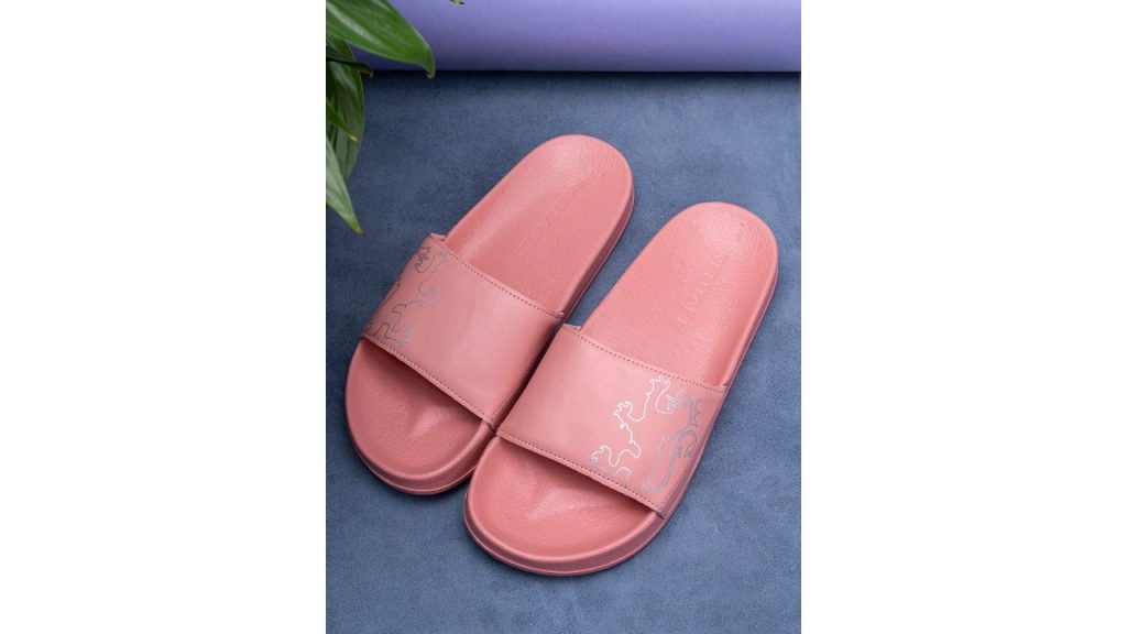 Red Tape Women Pink Rubber Sliders