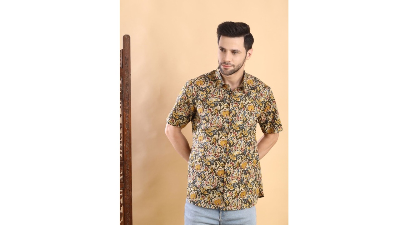 Streaks & Crosses Smart Kalamkari Printed Spread Collar Cotton Casual Shirt