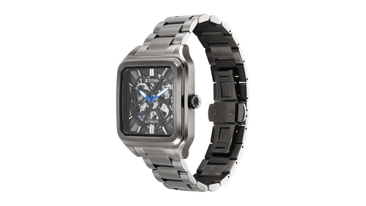 Titan Men Square Analogue Watch 90162QM01