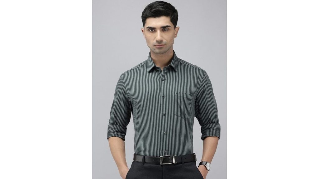 Arrow Pure Cotton Manhattan Slim Fit Opaque Striped Formal Shirt