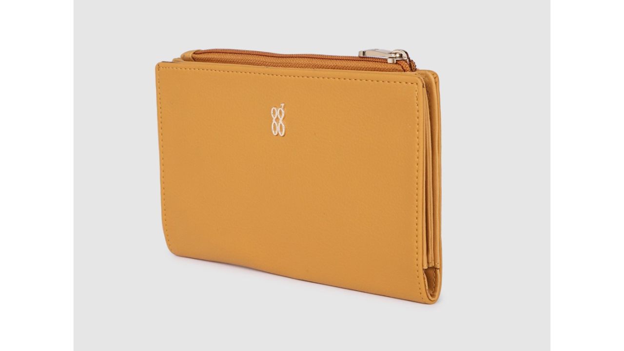 BaggitWomen Solid Two Fold Wallet