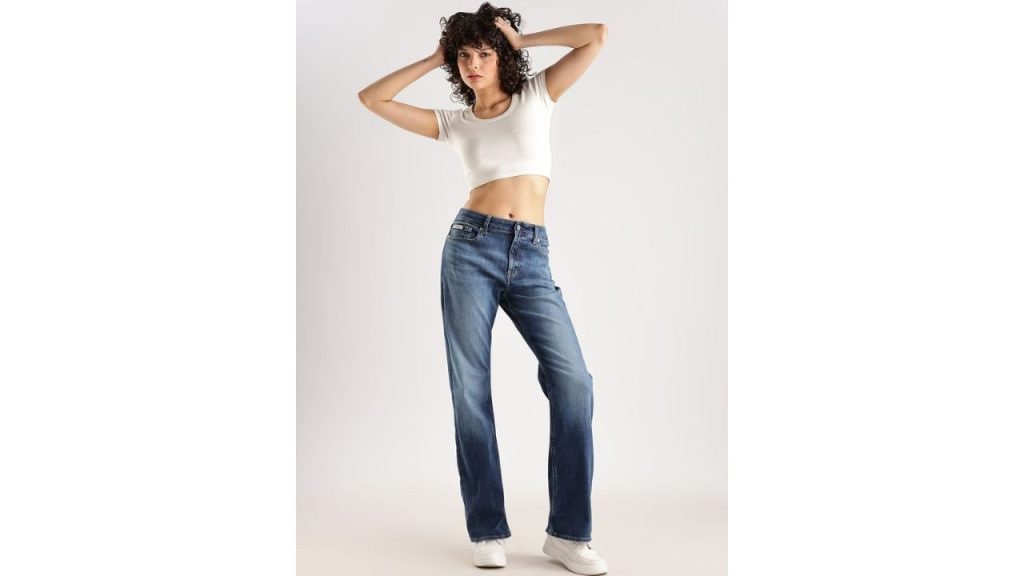 Calvin Klein Women Relaxed Fit High-Rise Light Fade Stretchable Jeans