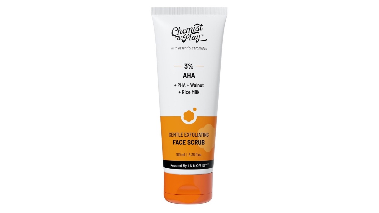 Chemist at PlayExfoliating Face Scrub Removes Dead Skin Detan & Glow 100 ml
