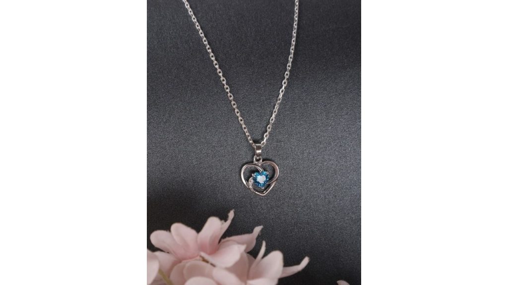 Clara Heart Pendant – Classic Design with a Fresh Feel