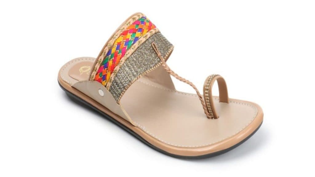Ladies Hub Women Embellished One-Toe Kolhapuri Flats