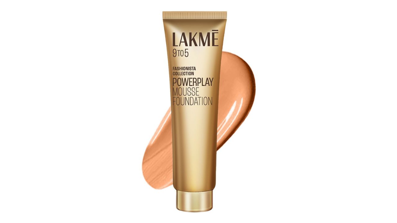 Lakmé 9to5 Powerplay Mousse Foundation
